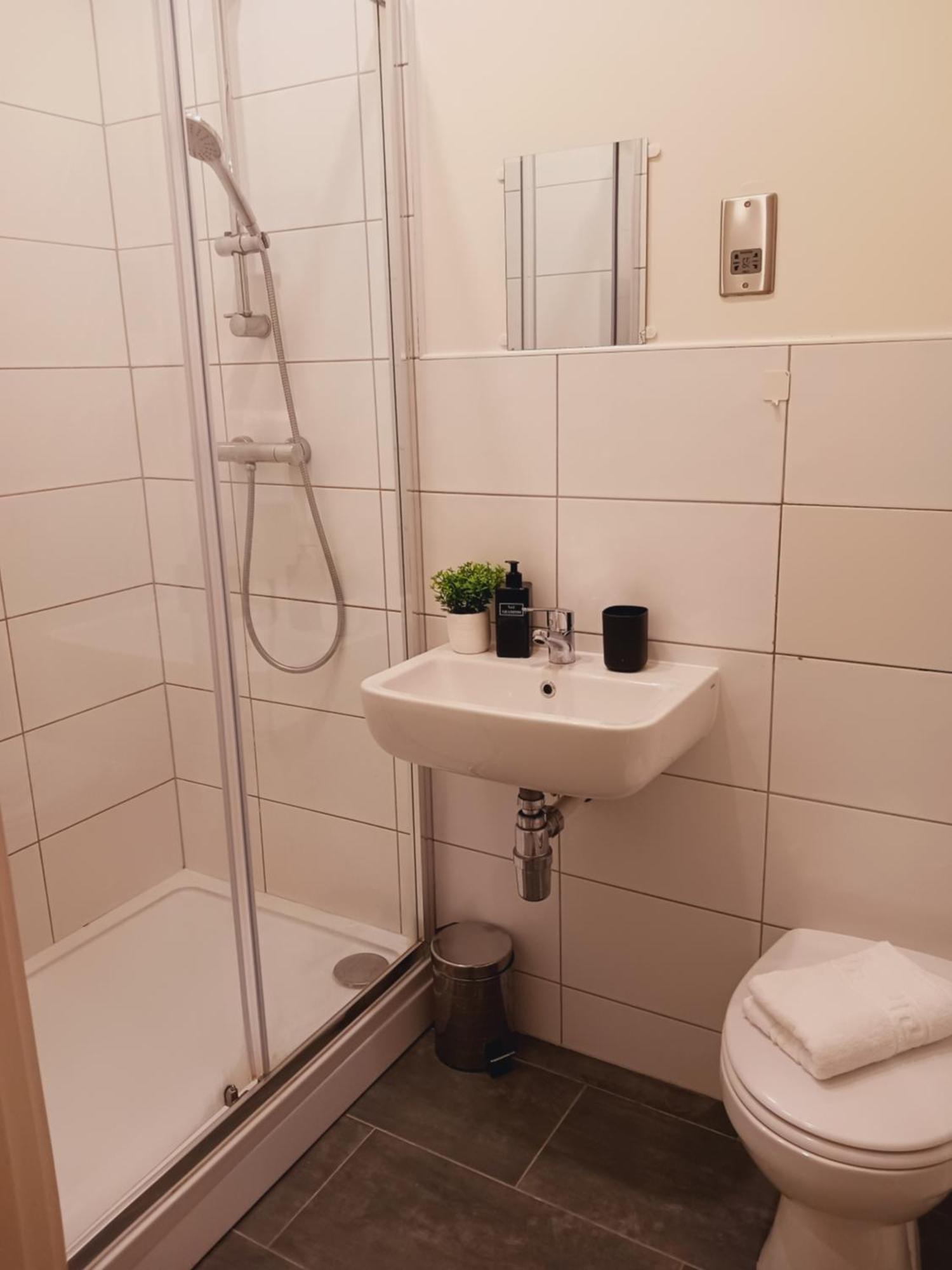 Bliss Contractor Apartments- Sleeps 6 * Bradford (West Yorkshire)