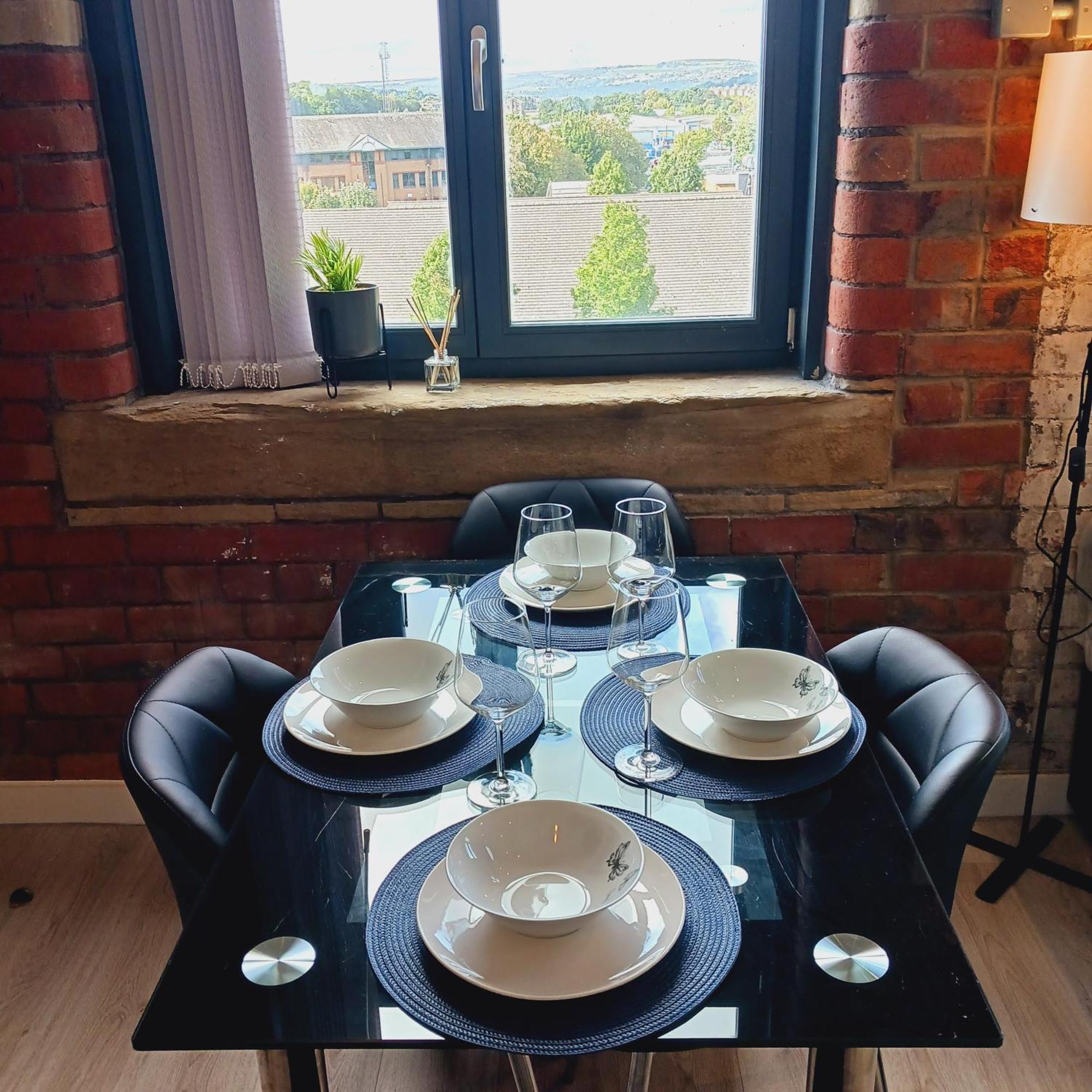 Apartment Bliss Contractor Apartments- Sleeps 6 *