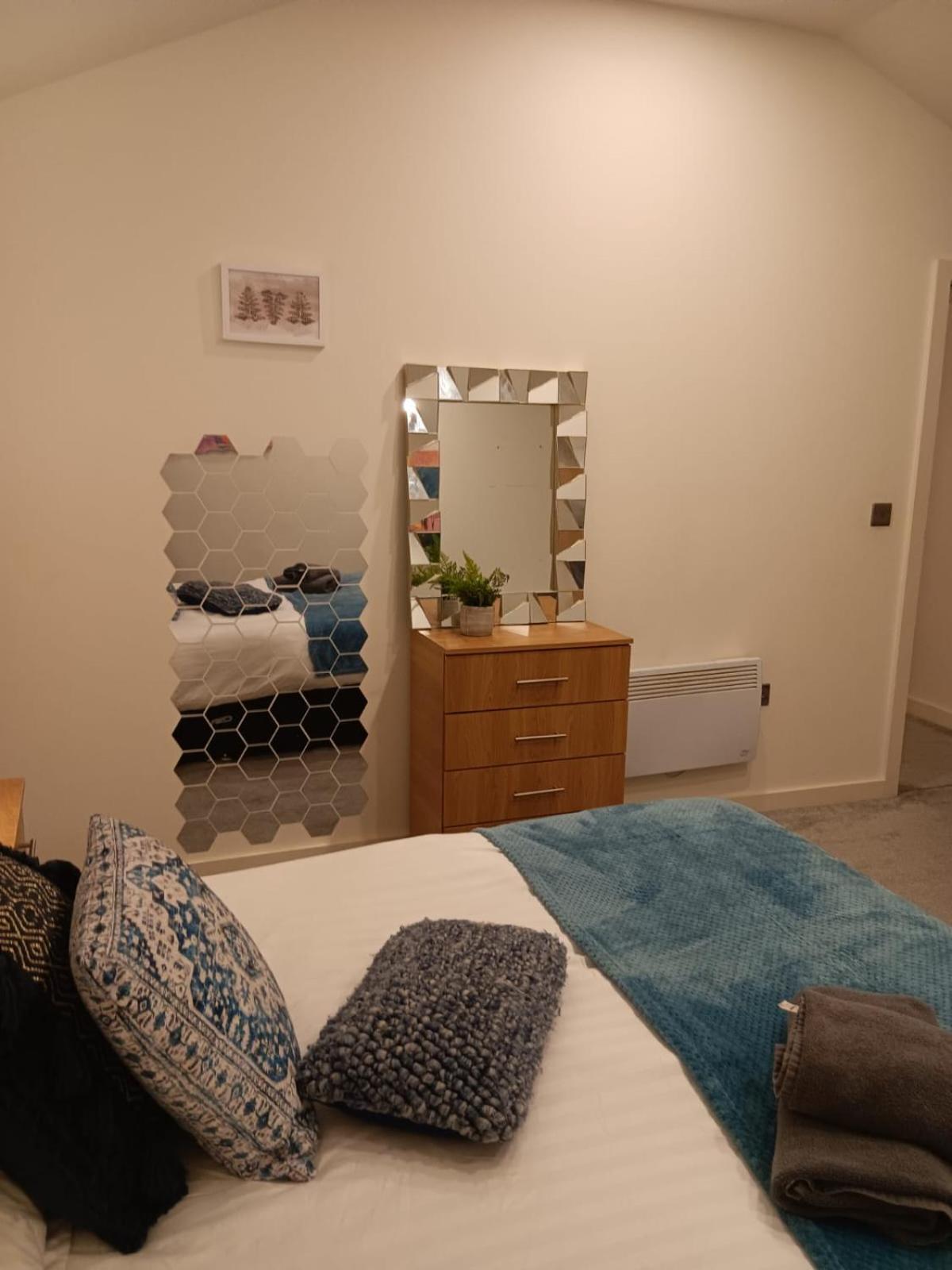 Apartment Bliss Contractor Apartments- Sleeps 6 Bradford (West Yorkshire)